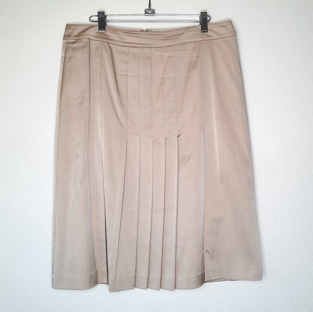 St. John Collection Khaki Pleated Skirt